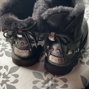Black and silver snow boots